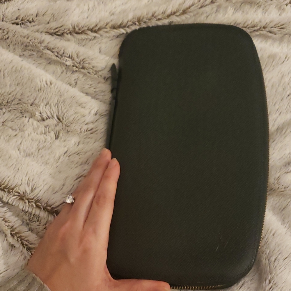 AUTHENTIC Louis Vuitton Organizer / Clutch